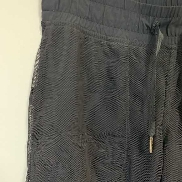 𝅺lululemon Athletica Mesh Jogger Pants - Black - Size 4 - Picture 15 of 16